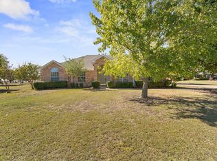 1001 Treehouse Ln, Red Oak, TX 75154