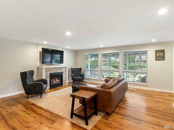 3rd image of 5913 Woodlake Dr W