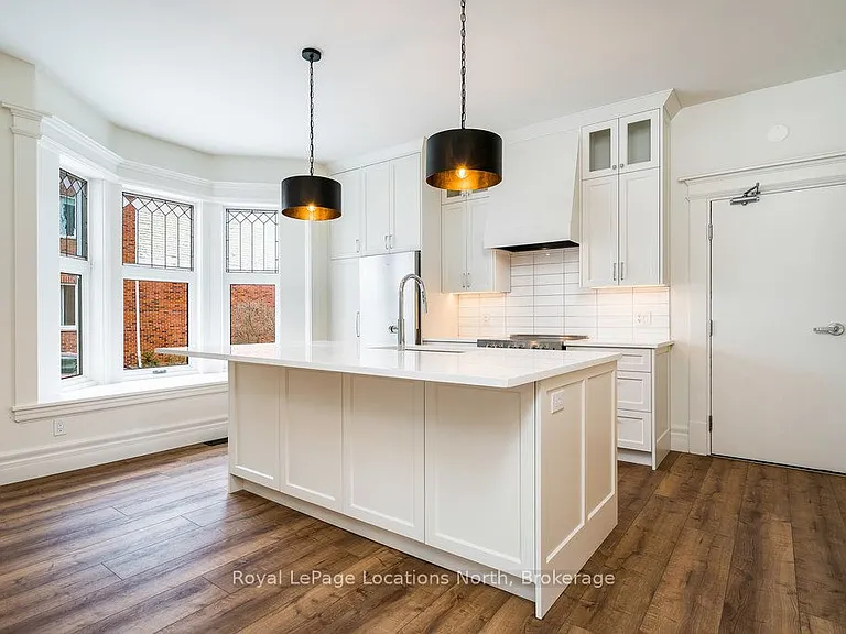 20 Alice St E #1 — Photo 7