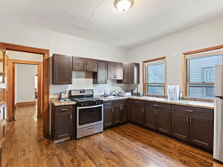 2745 N Frederick Ave — Photo 8