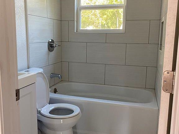 2nd image of 2831 Wilhurt Ave