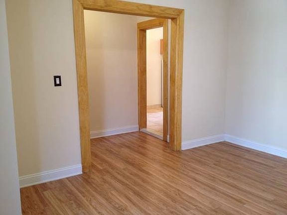 5th image of 2417 28th St APT 2B
