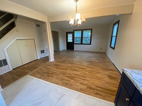 4th image of 714 W 1st St #714