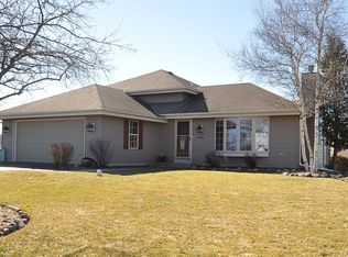 28608 Golden Cir, Waterford, WI 53185