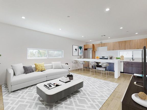 4th image of 6346 1/2 Camellia Ave #6346-1/2