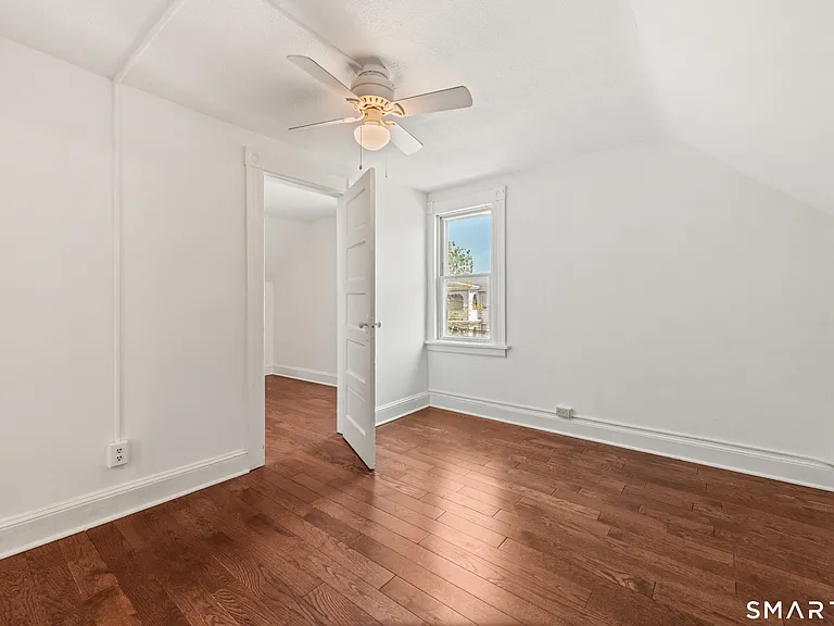 318 Suburban Ave — Photo 30