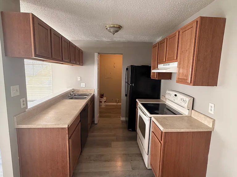 504 Wharf Ct — Photo 9