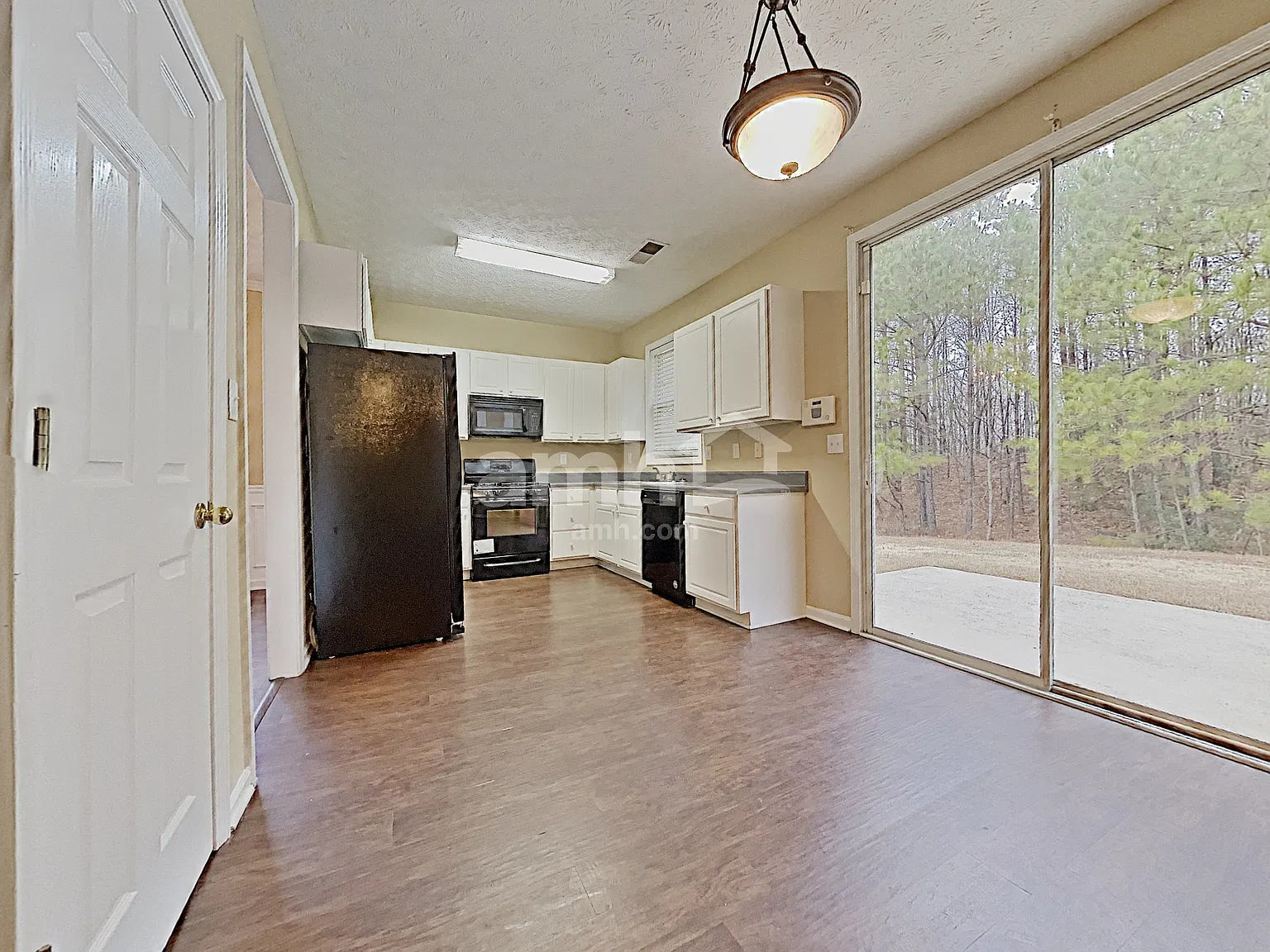 3 bed, 2.0 bath, 2054 sqft, $2,375 — Photo 3