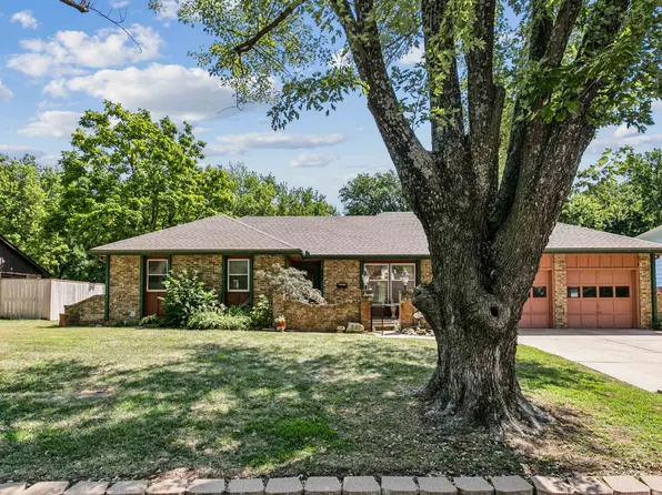 849 E Sunrise St, Derby, KS 67037