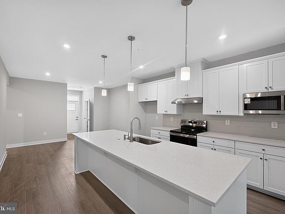 3rd image of 5234 Helton Dr