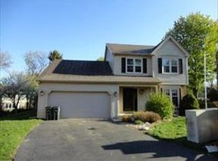 11 Pin Oak Ct, Cary, IL 60013