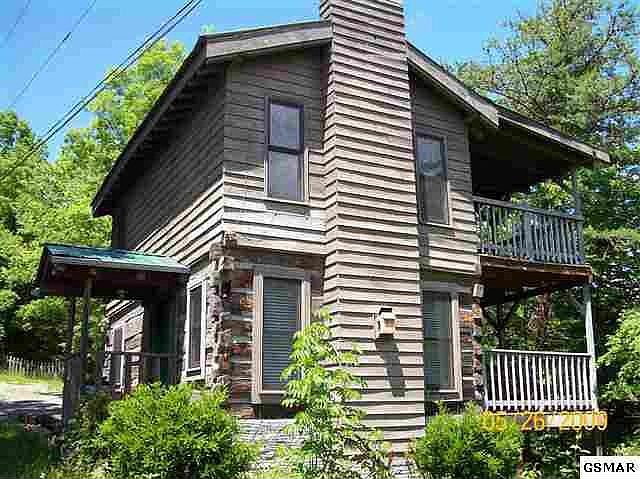 2nd image of 1621 Spruce Dr