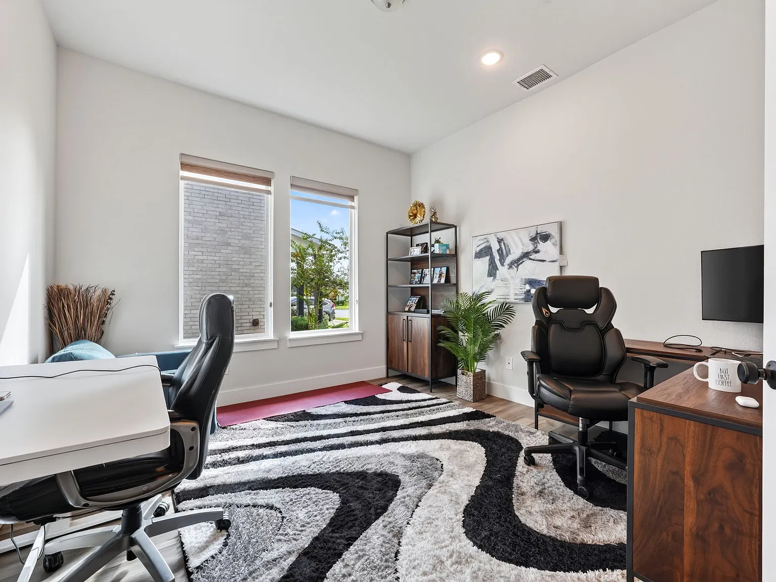 5 bed, 4136 sqft, $6,500 — Photo 2