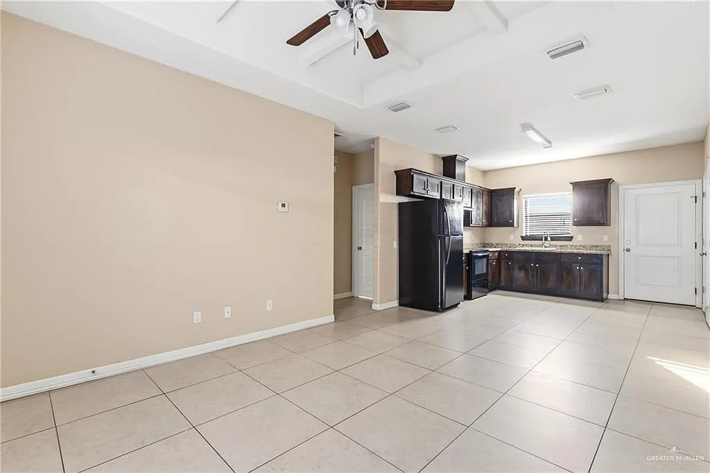 3 bed, 2.0 bath, 1110 sqft, $1,050 — Photo 3