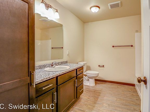 5th image of 1540 Westwood Dr #61