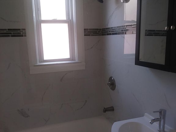 4th image of 4334 Carpenter Ave #2