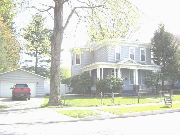 1st image of 413 E Main St