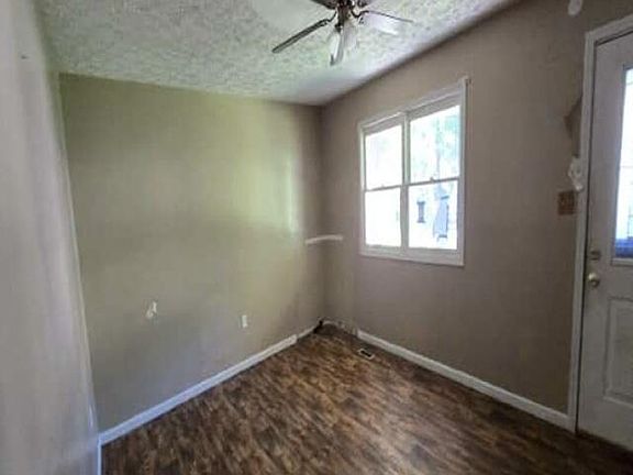 3rd image of 208 Victoria Way