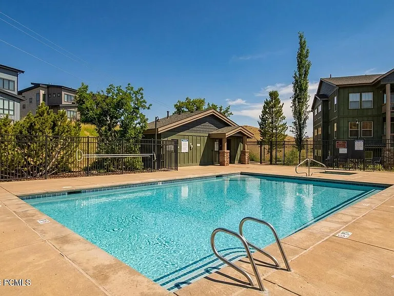1716 W Fox Bay Dr #H204 — Photo 31