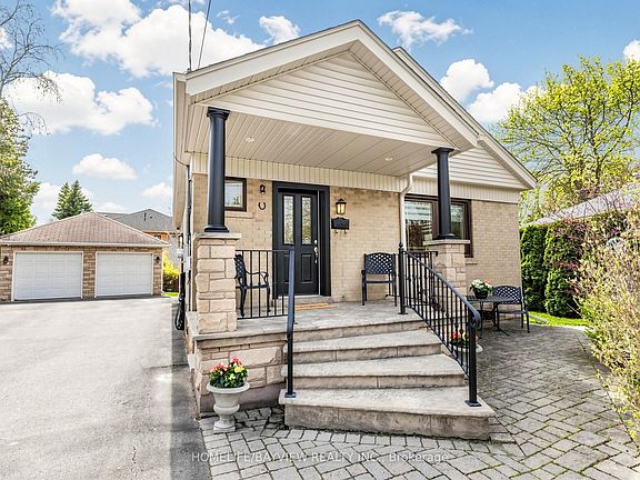 4th image of 10 Woolton Cres