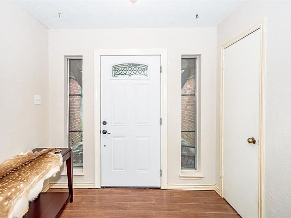 2nd image of 1601 Cypress Hollow St
