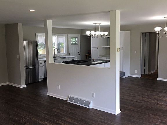 4th image of 514 Basswood Dr