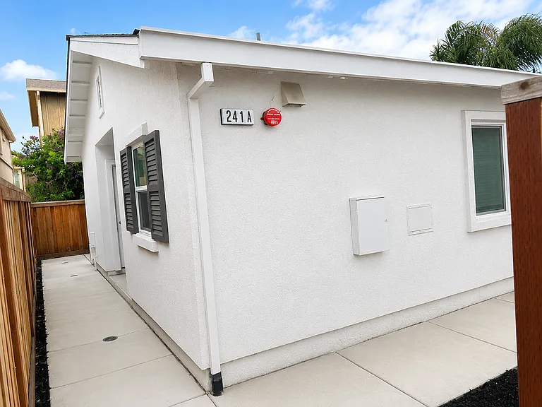 241A N Bella Monte Ave — Photo 1