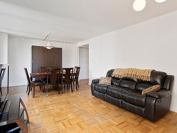 3rd image of 30 W 61st St APT 6D