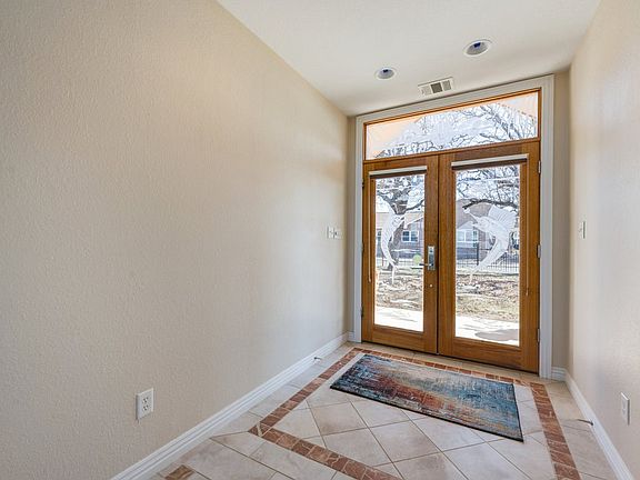 4th image of 123 Agarita Dr