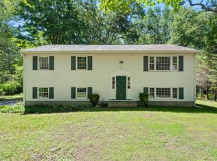 30 Latimer Dr, East Lyme, CT 06333