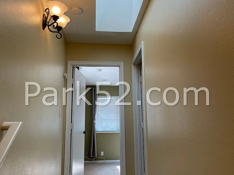 808 S Oxford St — Photo 12