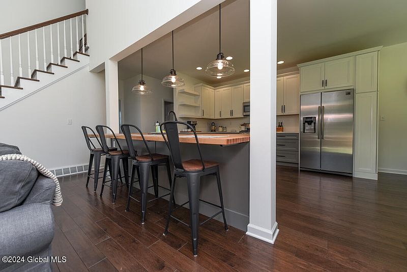 4th image of 6 Hunter Court