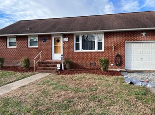 215 Patrician Dr, Hampton, VA 23666