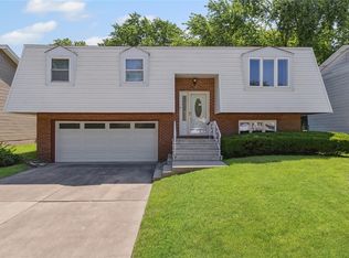 3632 Dove Dr, Decatur, IL 62526