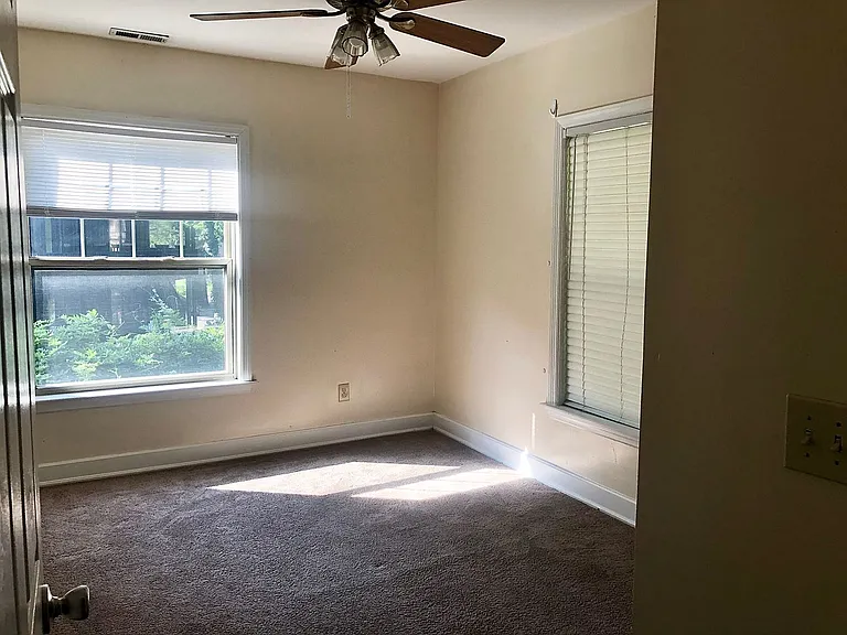 2034 Iuka Ave — Photo 10