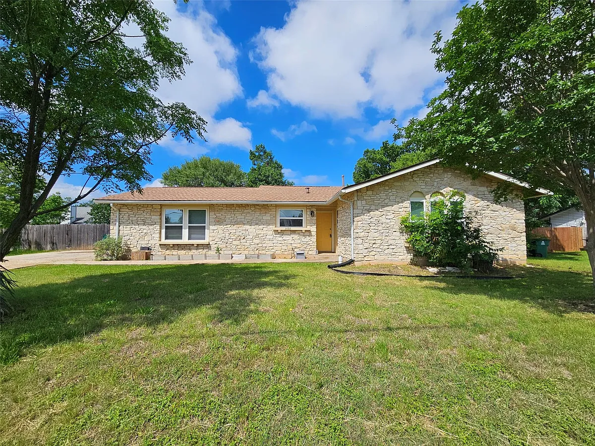 Building Photo - 2603 Peach Tree Ln