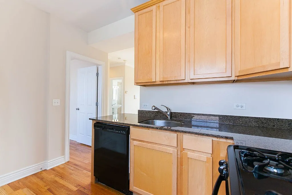 2 bed, 1.0 bath, 645 sqft, $2,550 — Photo 2