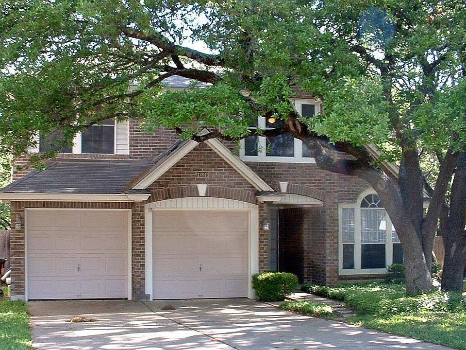 Great Lot-Mature Oaks!
