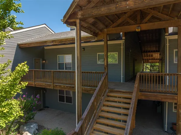 143 Geneva Cove Dr, Innsbrook, MO 63390