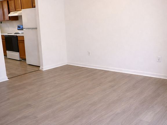 4th image of 120 Shamrock Ln #A