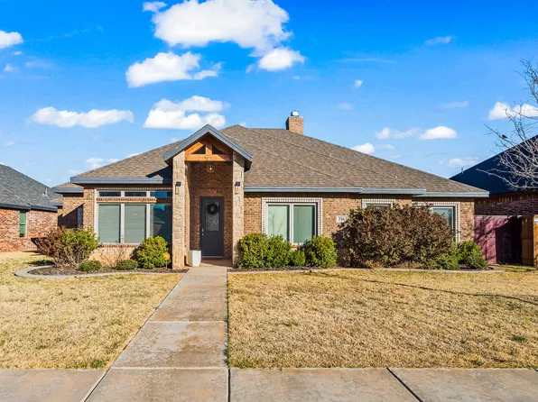 716 N 8th St, Wolfforth, TX 79382