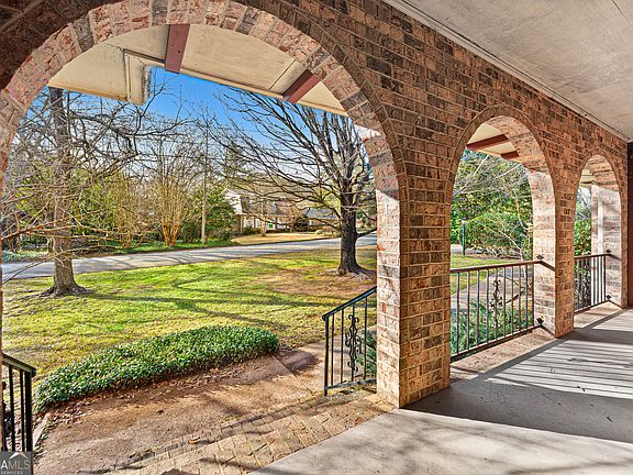 2nd image of 280 Lullwater Rd