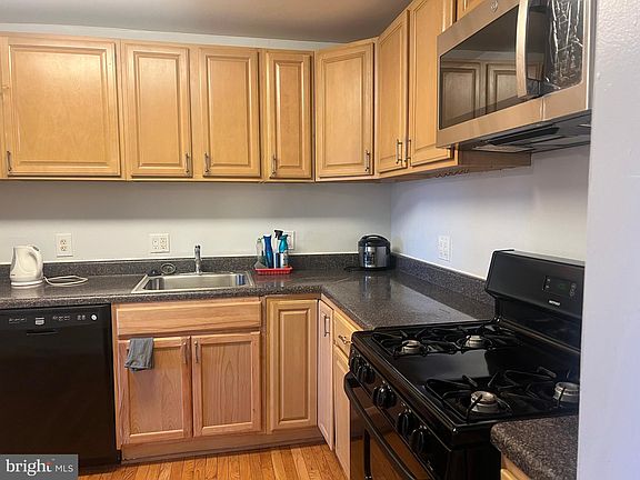 5th image of 4404 Island Pl APT 103