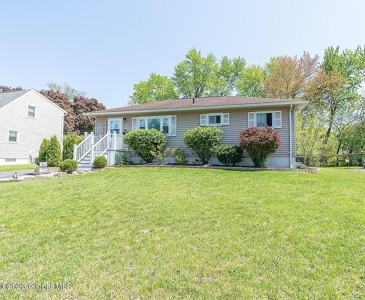 2nd image of 22 Tanglewood Road