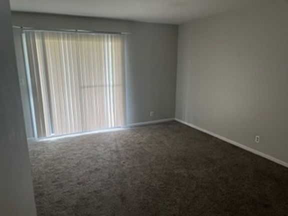 3rd image of 3215 Kemmons Dr #4