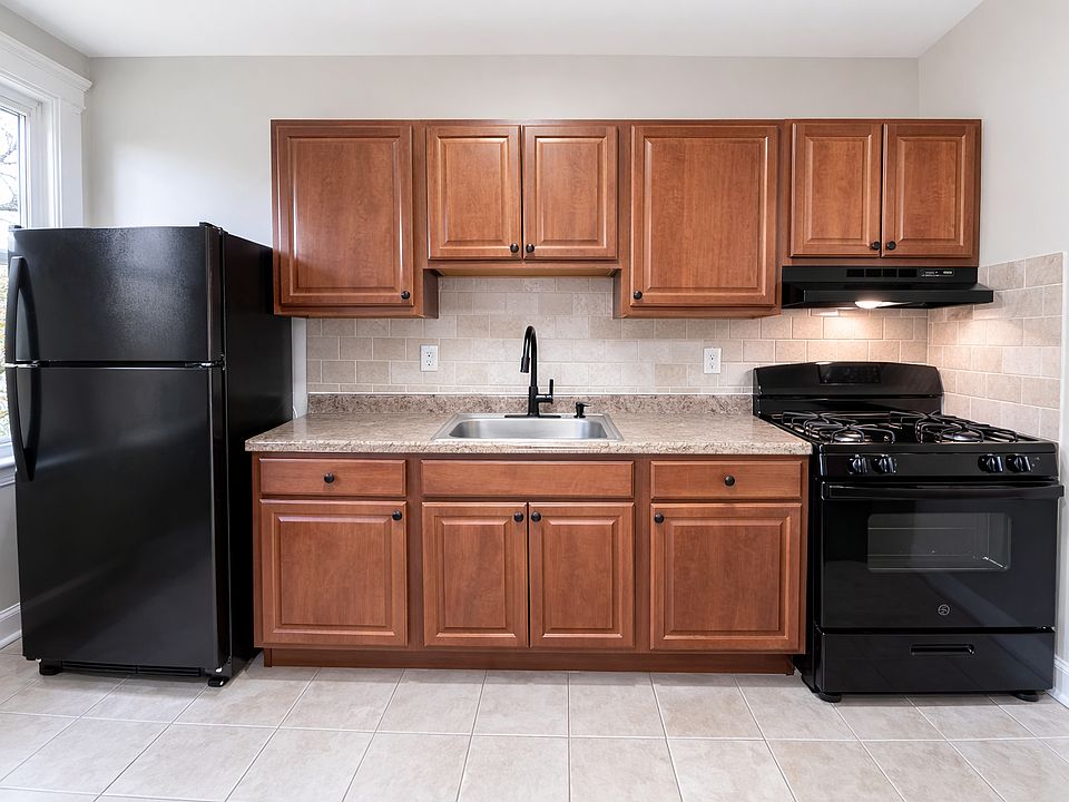 1st image of 567 S Clinton St APT 2