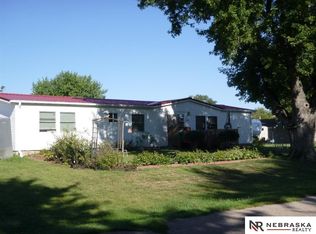 699 N Enfield Ave, Giltner, NE 68841
