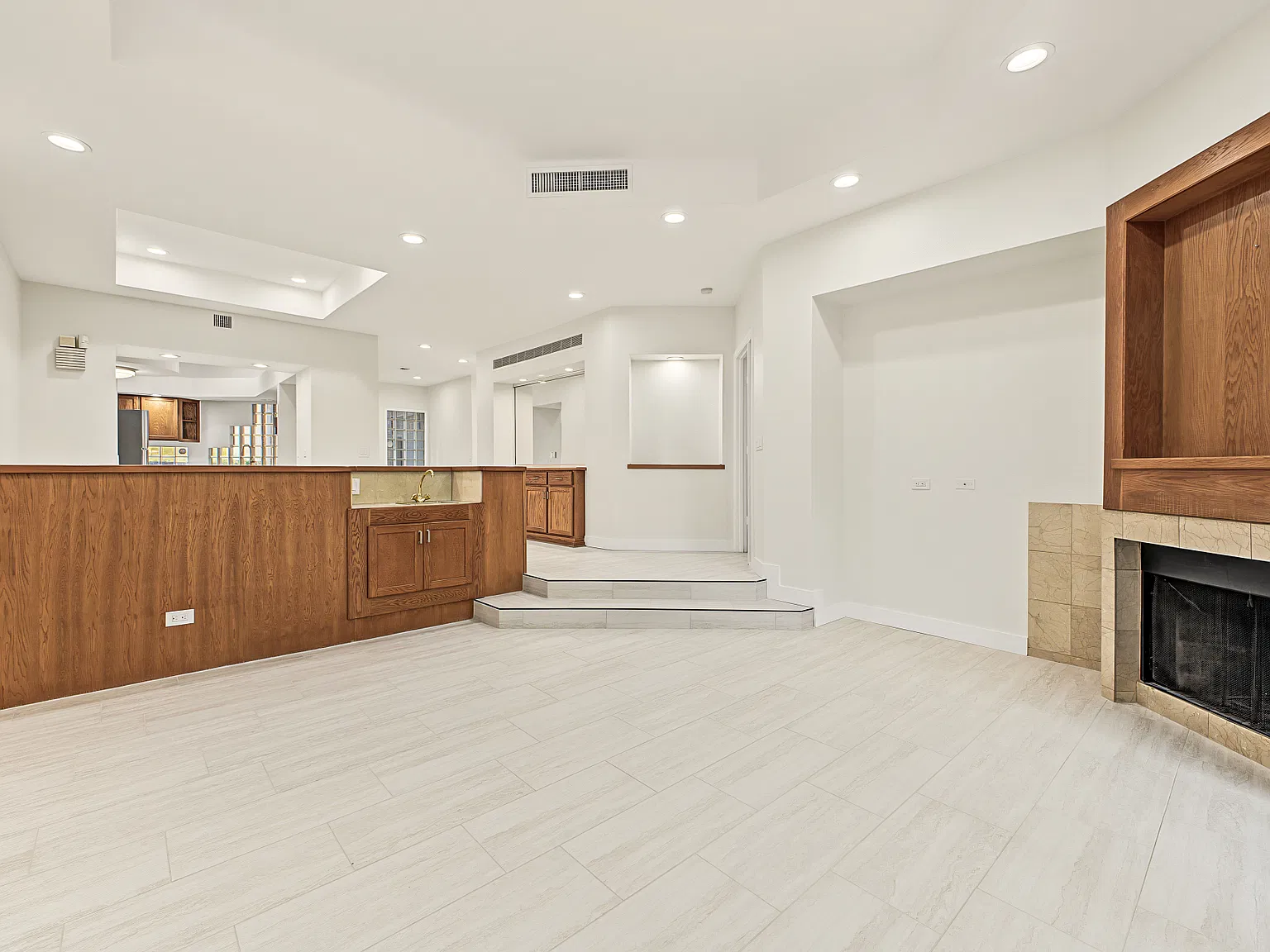 902 W Glendale Ave — Photo 1