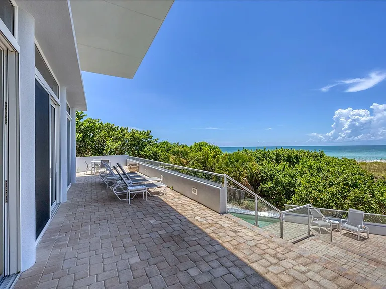 5801 Gulf Of Mexico Dr — Photo 9