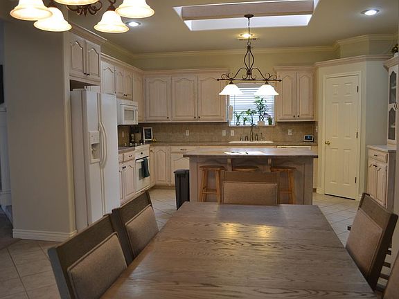 4th image of 4120 Amistad Dr
